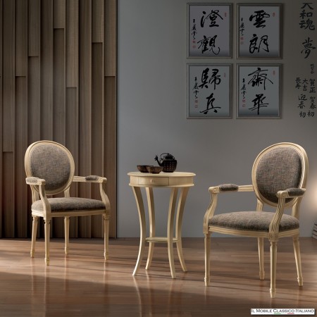 Sedia in legno con braccioli