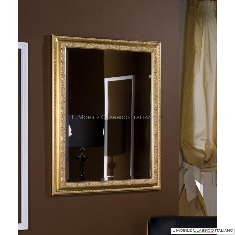 specchi con cornice in legno