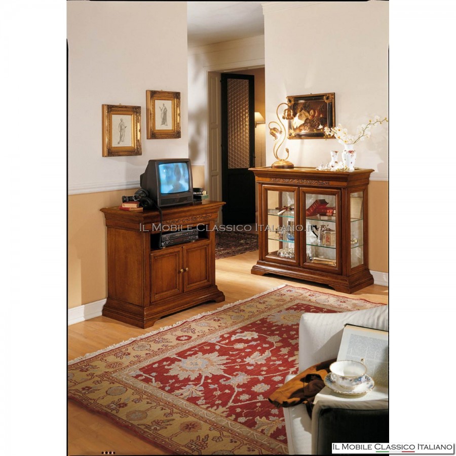 Showcase 2 doors with carved 0767