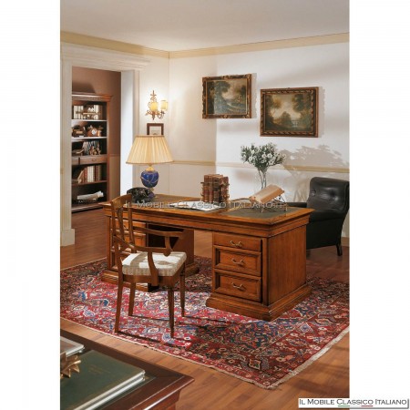 Classic chair in carved solid wood