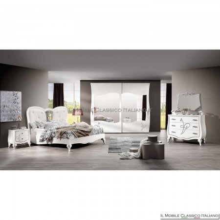 Weiß lackiertes Bett in gebürsteter Asche