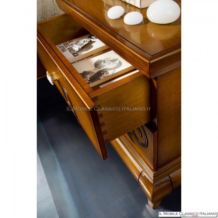 moderner klassischer Nachttisch