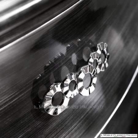 Cajonera antigua redondeada