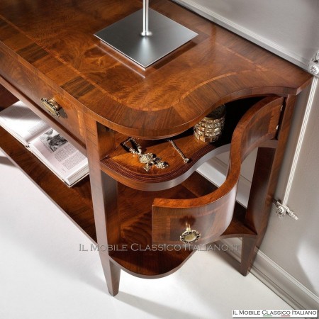 Classic entrance console in walnut