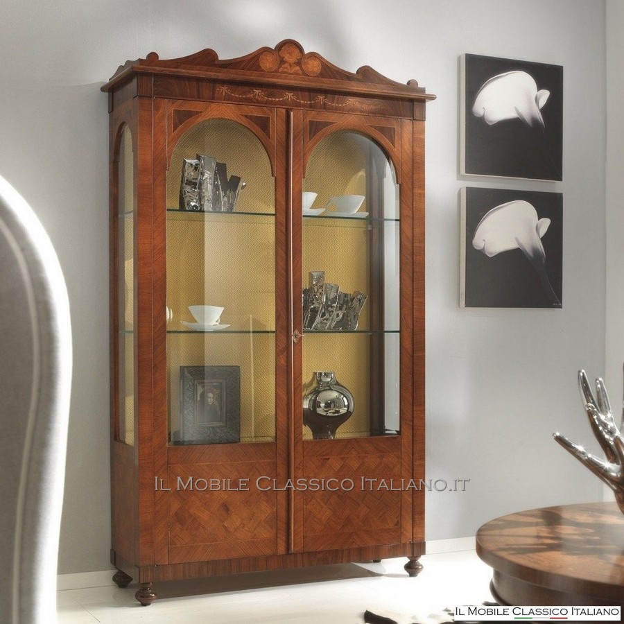 Vitrina 2 puertas en Olive, Bois de Violette y taracea con escudo cod. 594 Vitrina 2 puertas en Olive, Bois de Violette y taracea con escudo cod. 594