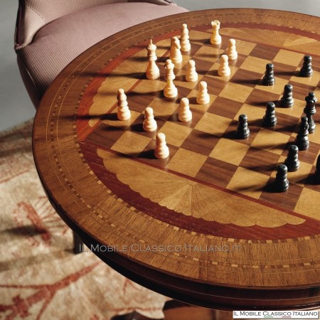 Round coffee table with lady cod. 530