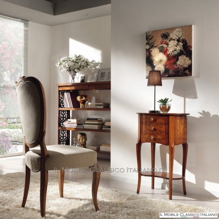 Table basse en forme à 3 tiroirs en loupe de frêne morue. 571