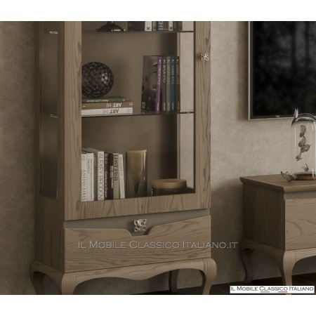 Vitrina en fresno cepillado