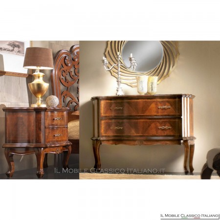 Commode en noyer façonné