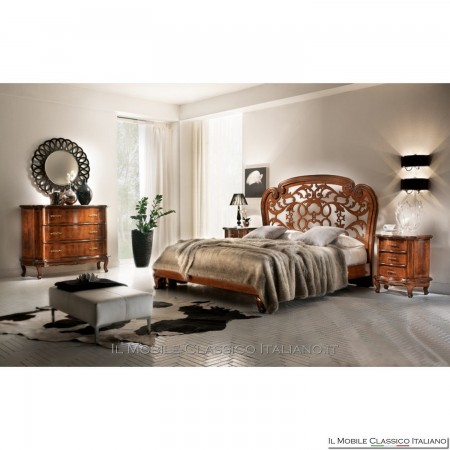 Chest of drawers in walnut feather