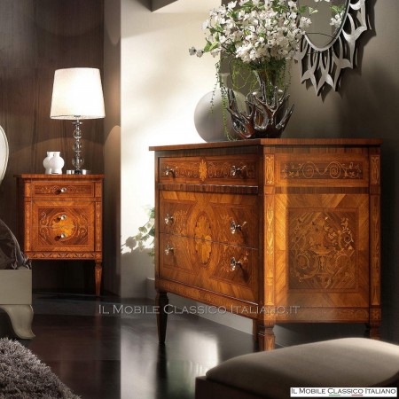 Paire de chevets en noyer de Perse