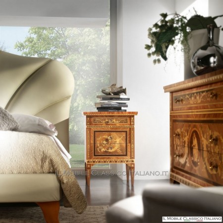 Paire de chevets en marqueterie d'anges