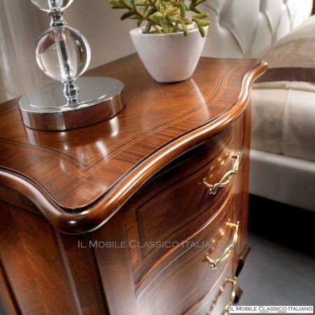 Mesitas de noche de nogal con formas e incrustaciones