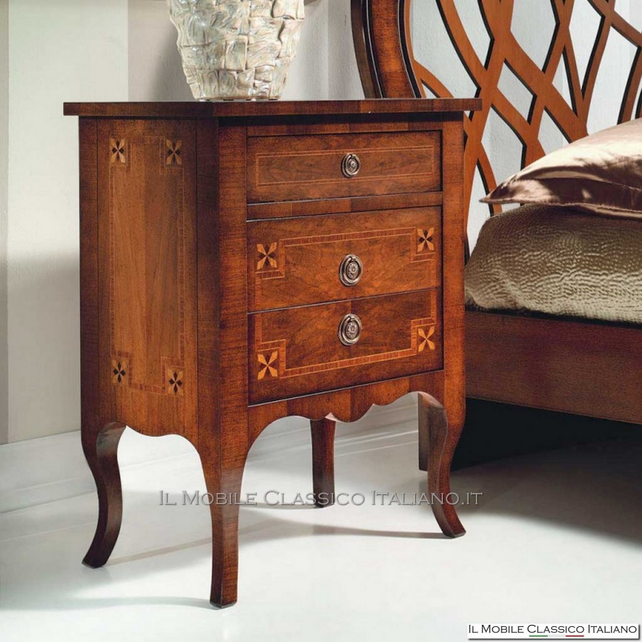 Pair of bedside tables inlaid in walnut with bois de rose fillets Pair of bedside tables inlaid in walnut with bois de rose fillets