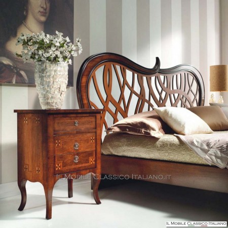 Par de mesitas de noche con incrustaciones de nogal con filetes de bois de rose