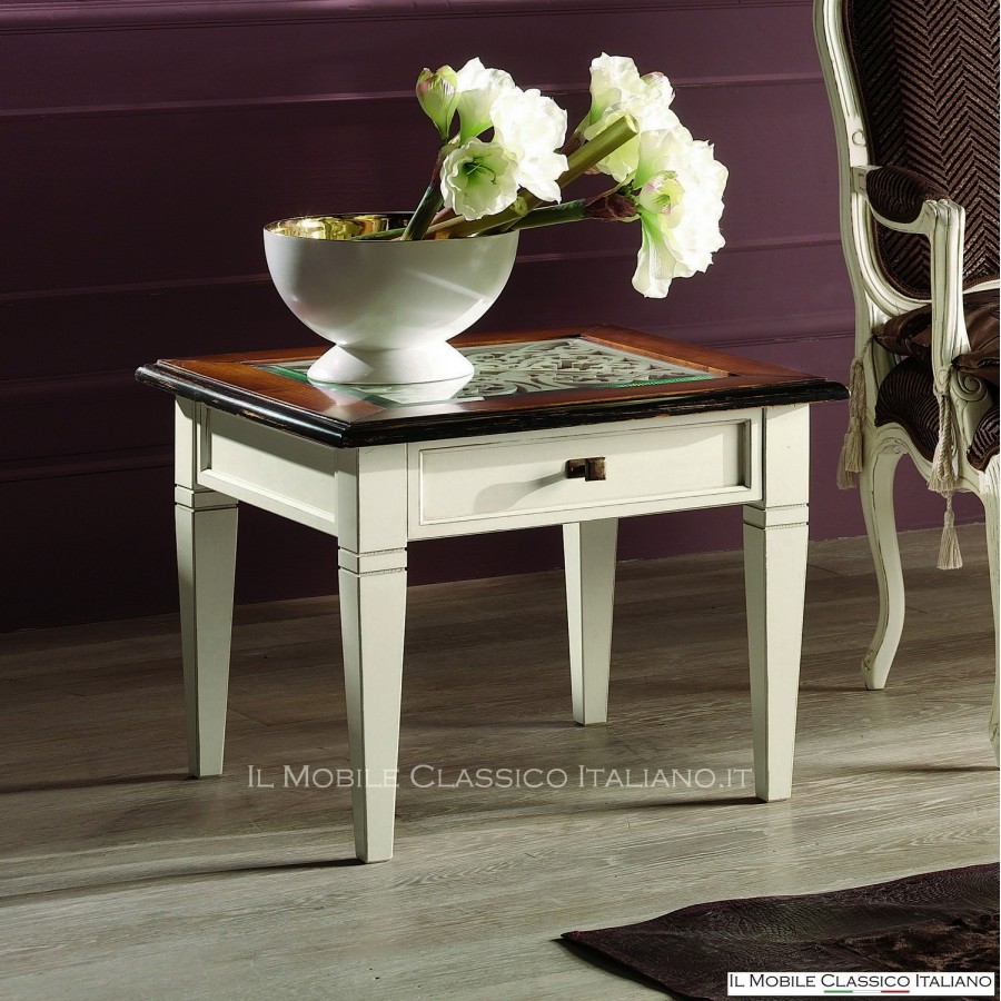 Couchtisch mit Schublade