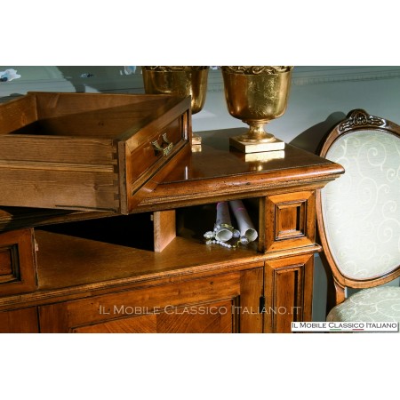 Klassisches Sideboard