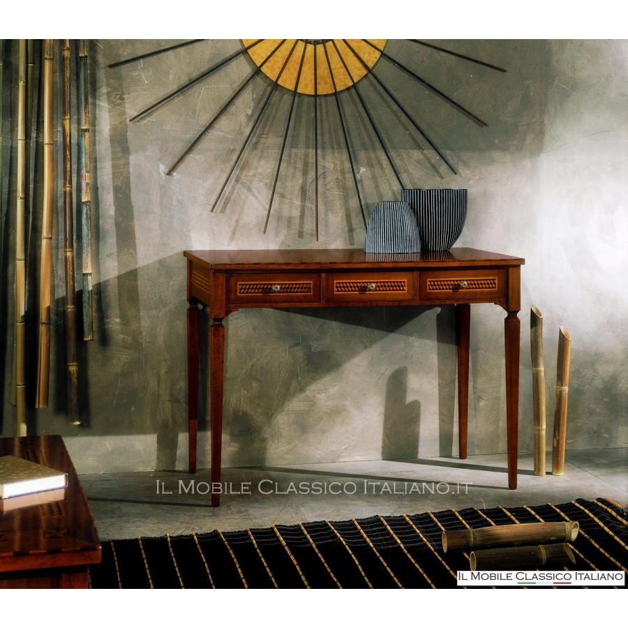 Klassischer Schreibtisch mit Intarsien