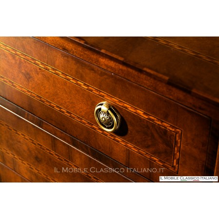 Kommode mit Schubladen