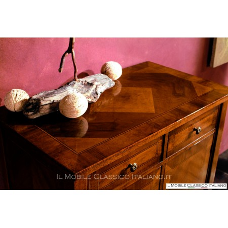 Buffet classique en noyer avec incrustation