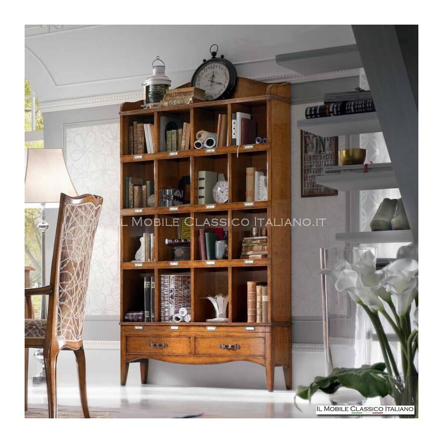 Bücherregal im klassischen Stil