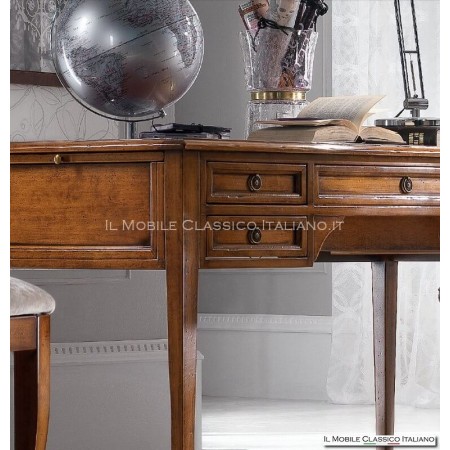 bureau en bois de style classique
