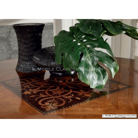 round dining table with central leg