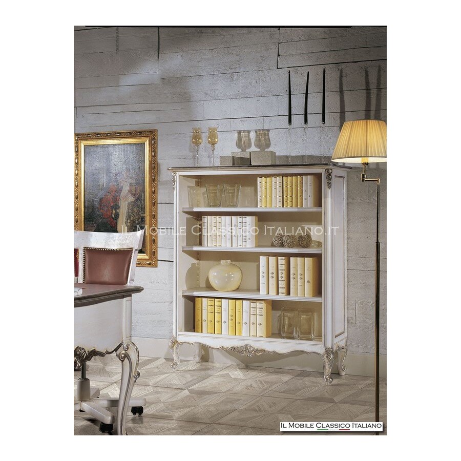 Bibliothèque ouverte de style provençal avec sculptures