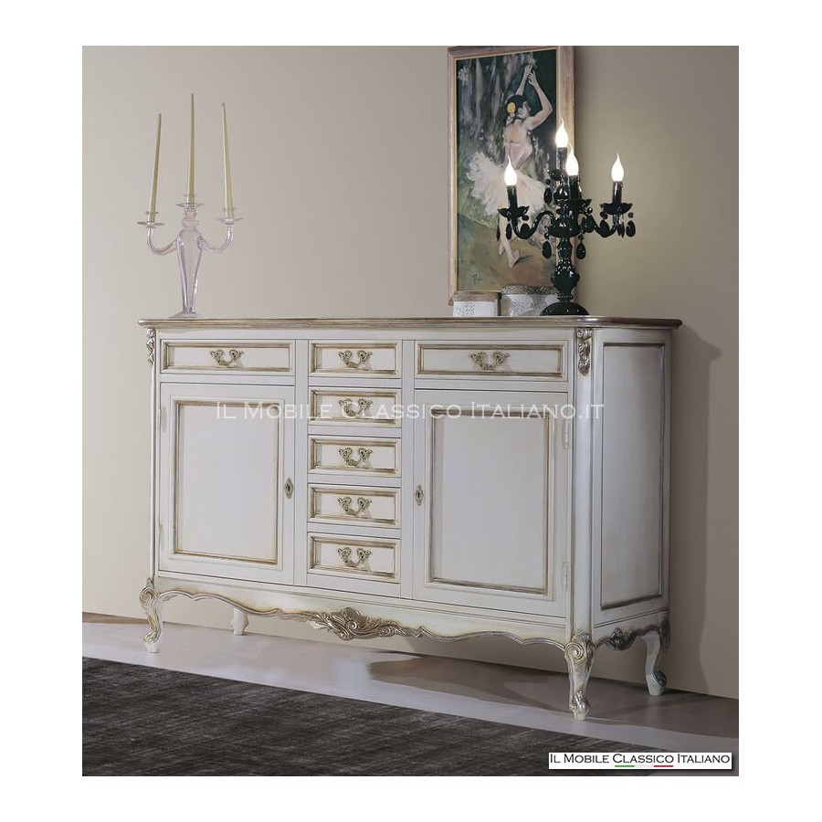 Credenza grande in stile provenzale con intagli