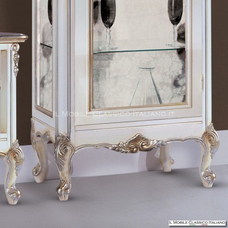 vetrina intagliata in legno stile 700