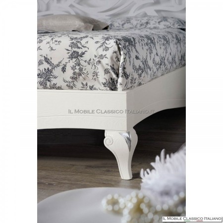 Cama de ceniza cepillada blanca contemporánea lacada