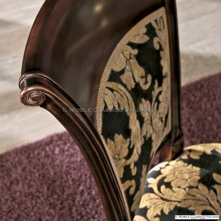 Chaise classique rembourrée