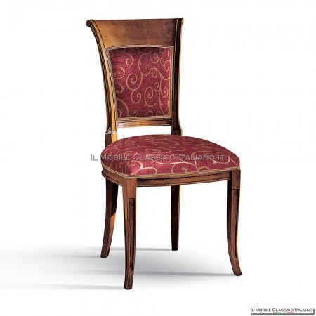 Chaises en bois classiques