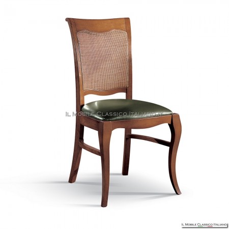 Klassische Küchenstühle aus Holz