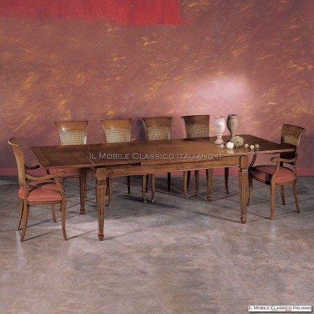 Chaise avec accoudoirs