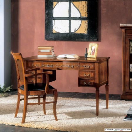 Tête de table chaise avec accoudoirs