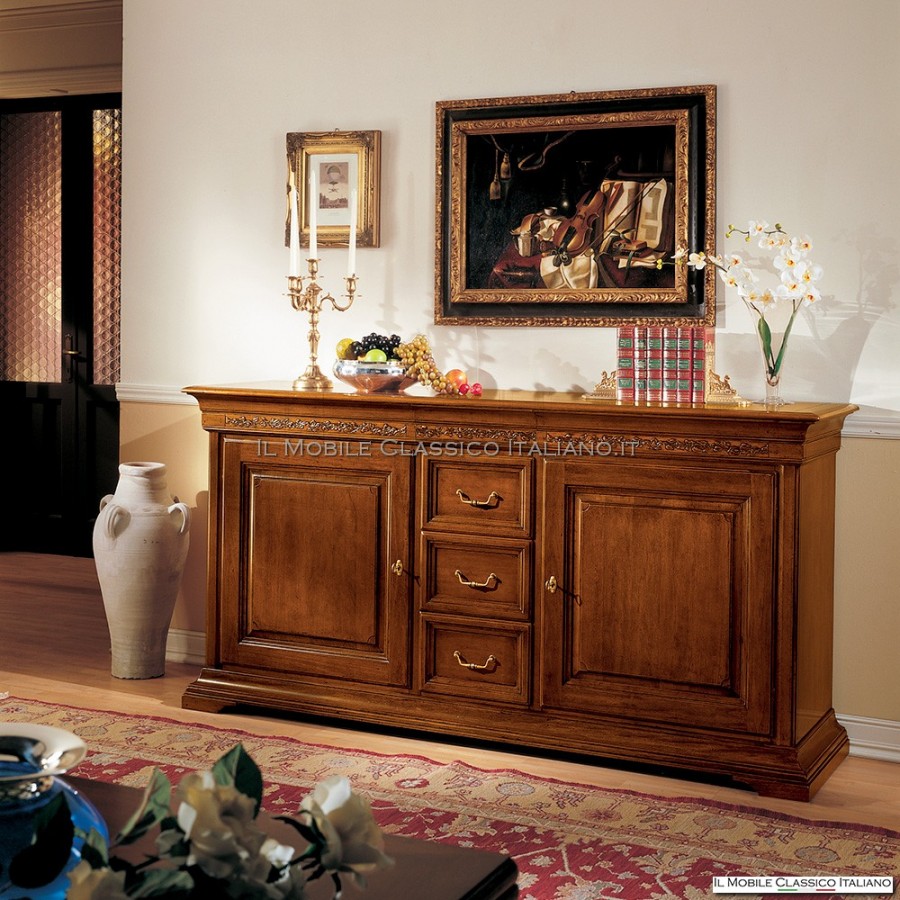 Aparador de arte pobre en madera