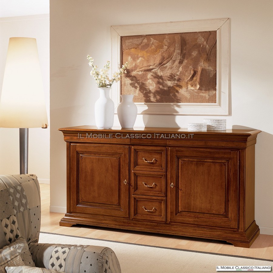 Klassisches Sideboard mit Türen und Schubladen Klassisches Sideboard mit Türen und Schubladen