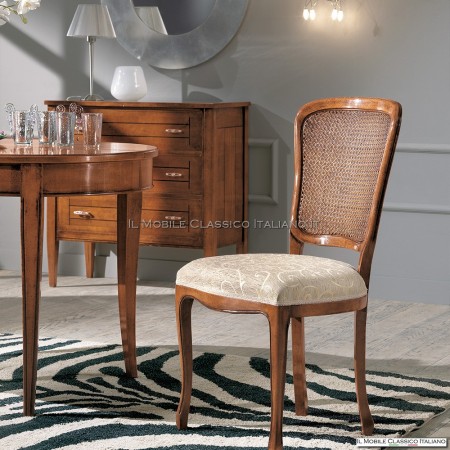 Extendable wooden dining tables