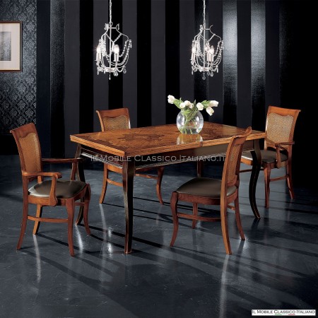 Mesa de comedor de madera oscura