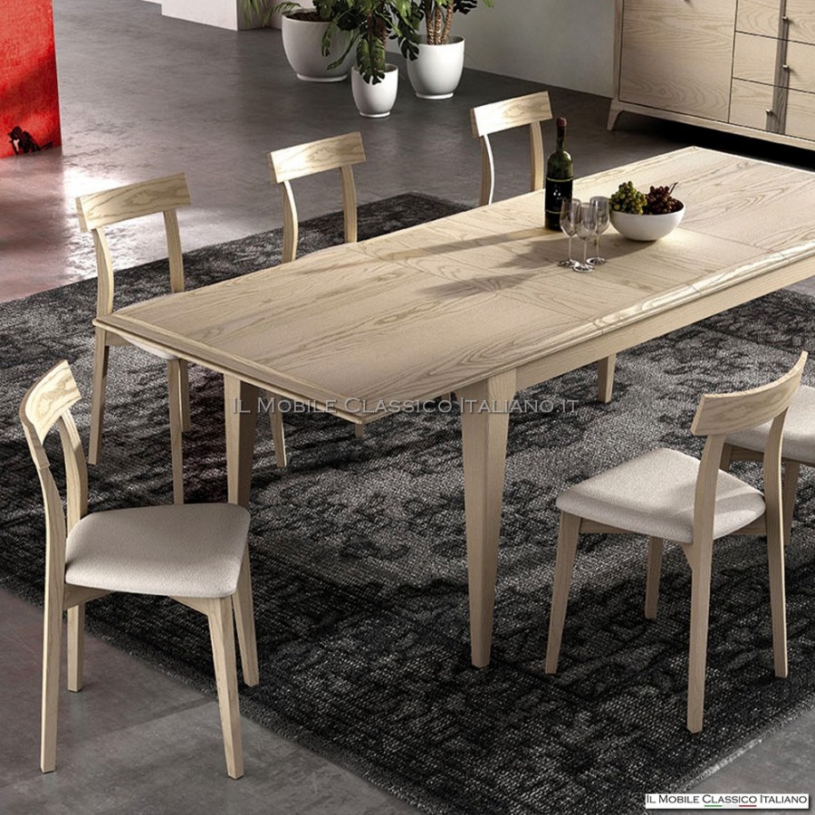 Chaises en bois de frêne