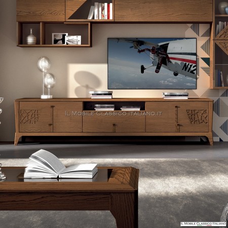 Modern equipped wall with showcase