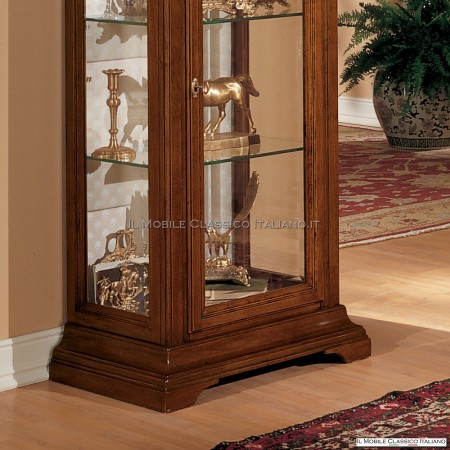 Klassische Wohnzimmervitrine aus Massivholz