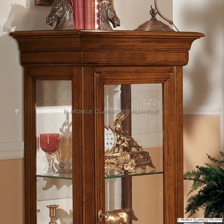 Klassische Wohnzimmervitrine aus Massivholz