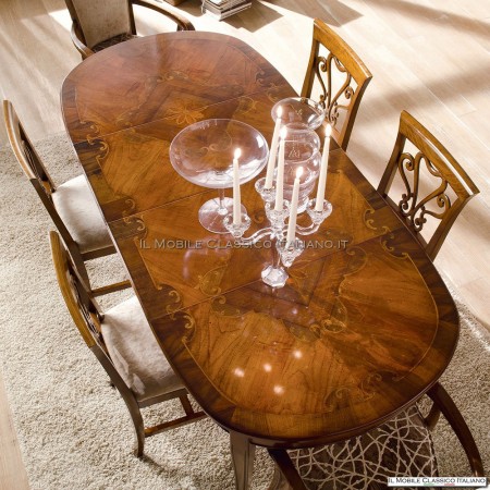 Mesa ovalada extensible con incrustaciones