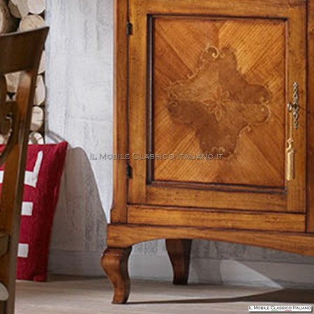 Klassische, zweitürige Vitrine mit Intarsien