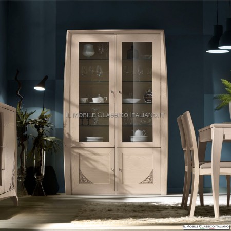 Modulare Vitrine mit 4 Türen mit Laubsägearbeit