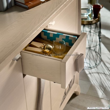 Credenza moderna in frassino con traforo