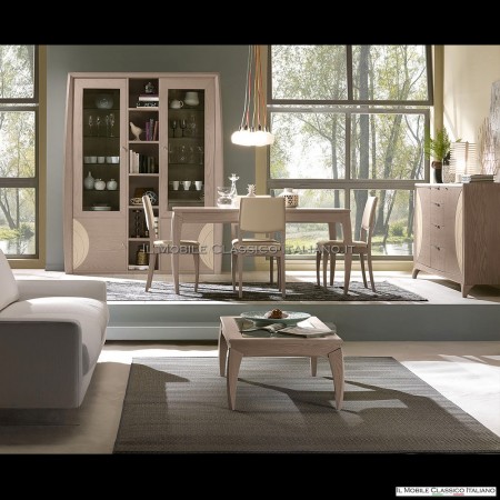 Credenza in frassino con incisioni