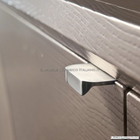 Credenza in frassino con incisioni